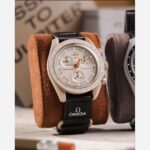 ساعت امگا سواچ کوارتز کرنوگراف مشتری مدل SO33C100 - Image 2